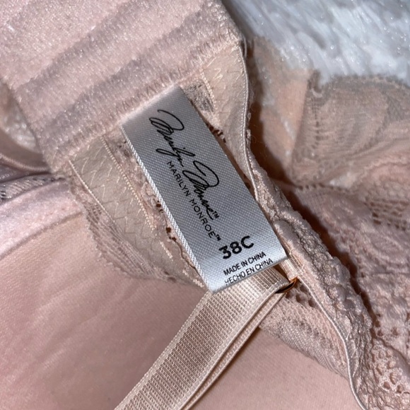 Marilyn Monroe Lace Bra in Soft Brown - Picture 3 of 3